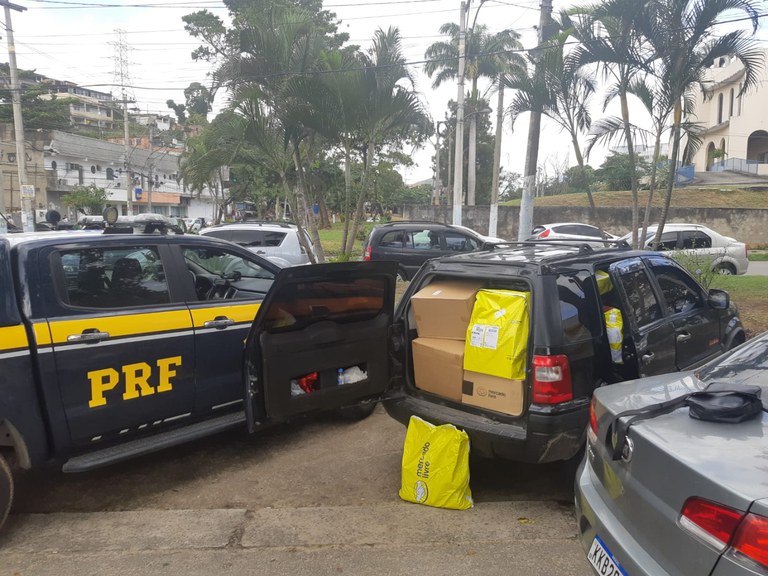 Photo of PRF liberta motorista, prende assaltante e recupera carga roubada em Itaboraí  BN