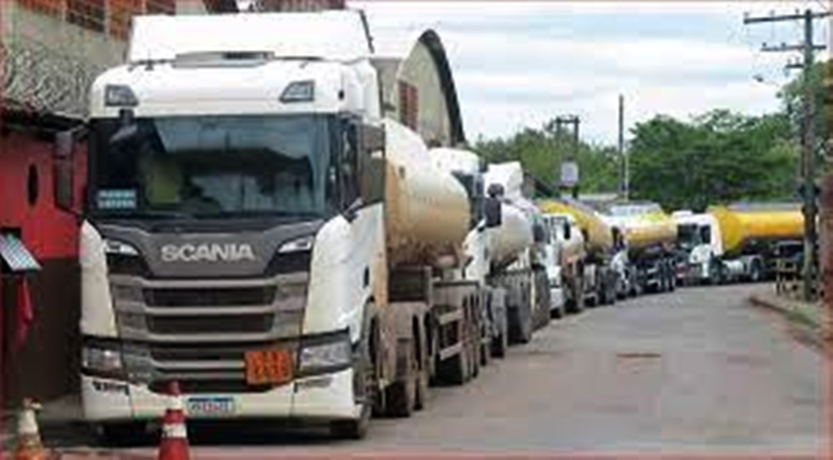 Photo of Greve de caminhoneiros perde apoio de transportadores de combustíveis  BNRJ