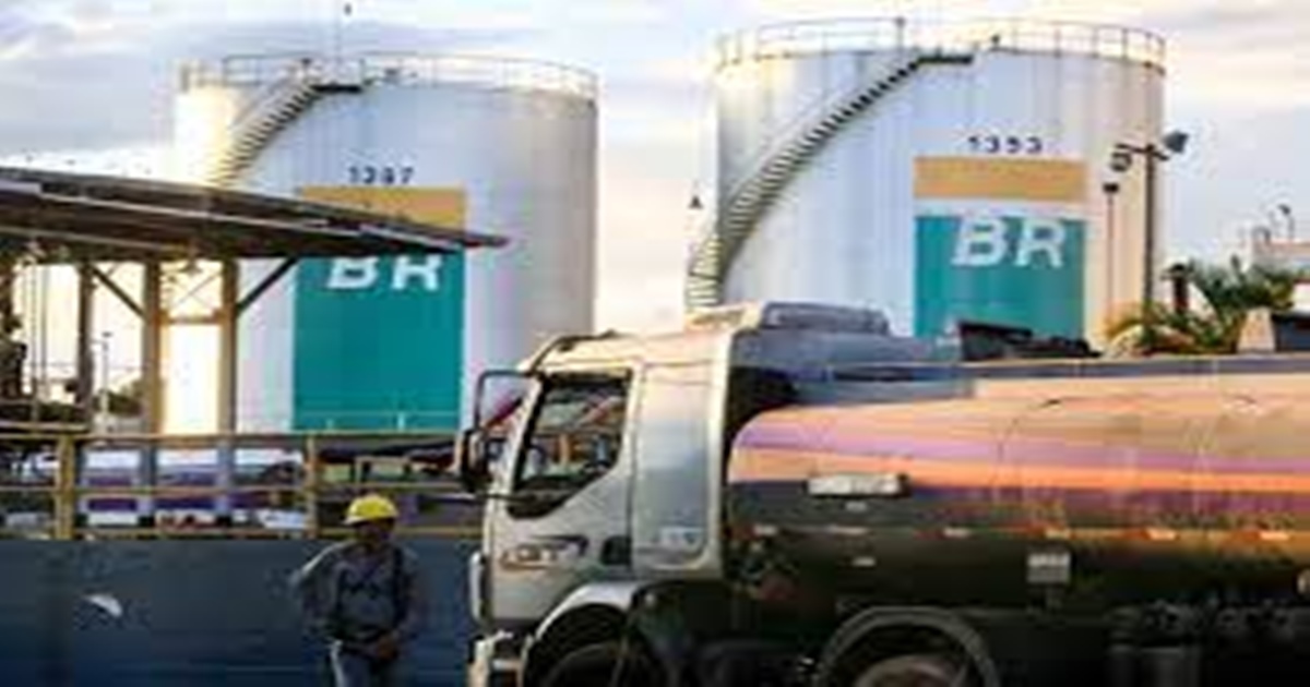 Photo of Petrobras nega ter antecipado a Bolsonaro queda no preço da gasolina  BNRJ