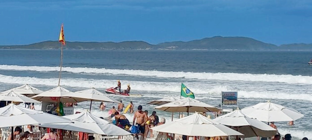 Photo of Turista morre afogado na Praia do Peró e some no mar na Região dos Lagos  BNRJ.
