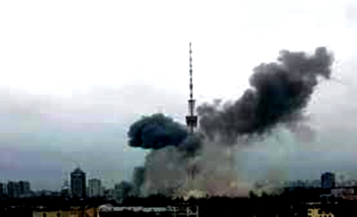 Photo of Russos atacam torre de TV para isolar Kiev. Cinco morreram  BNRJ