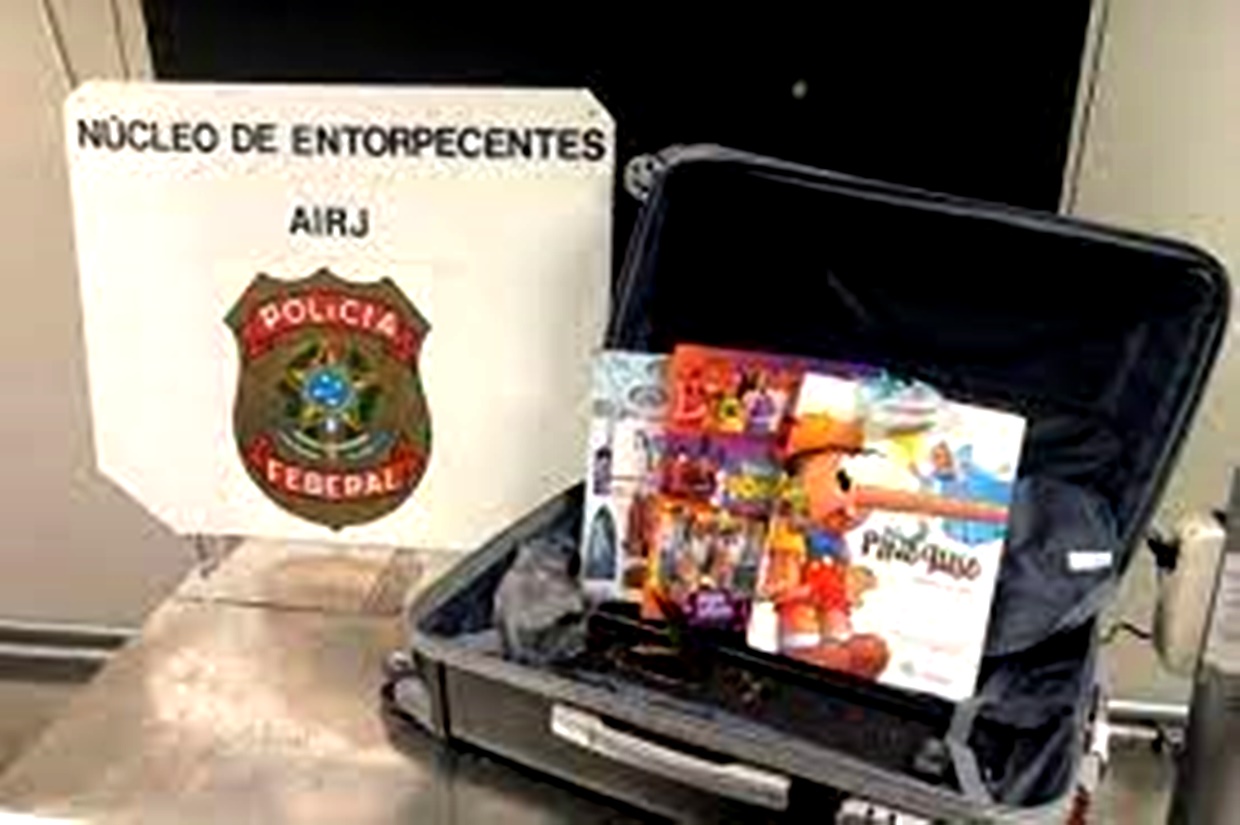 Photo of Mulher esconde 7kg de cocaína em livros infantis e é presa pela Polícia Federal  BNRJ