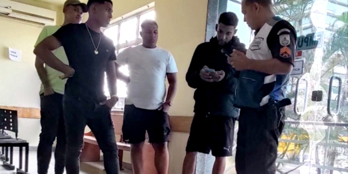 Photo of Carro de jogador do Fluminense é apreendido pela PM com drogas em Itaboraí   BNRJ