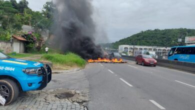 Photo of Moradores de São Gonçalo fecham rodovia em protesto contra falta de luz