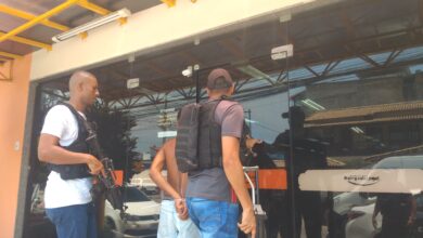 Photo of Acusado de tentar matar dois PMs de serviço em Niterói é preso pela P2 em Itaipuaçu